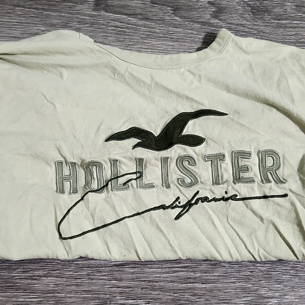 Green Hollister tshirt
